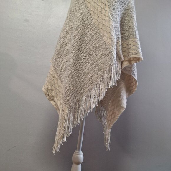 Anthropologie Do Everything In Love Poncho One‎ Size Faux Fur Collar Knit Fringe - Picture 8 of 13